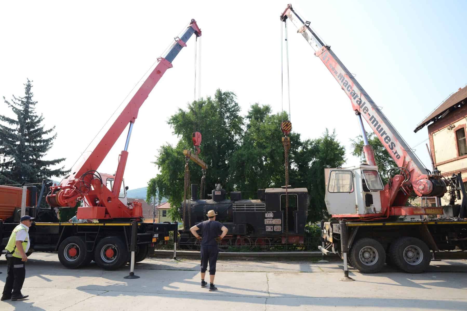 FOTO: Prima dintre locomotivele mocăniței sibiene s-a întors acasă după 26 de ani