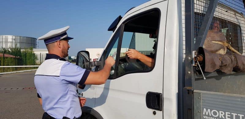 acțiune pe linia portului centurii de siguranță pe autostrada sibiu - deva. amenzi pentru cei prinși ”în offside”