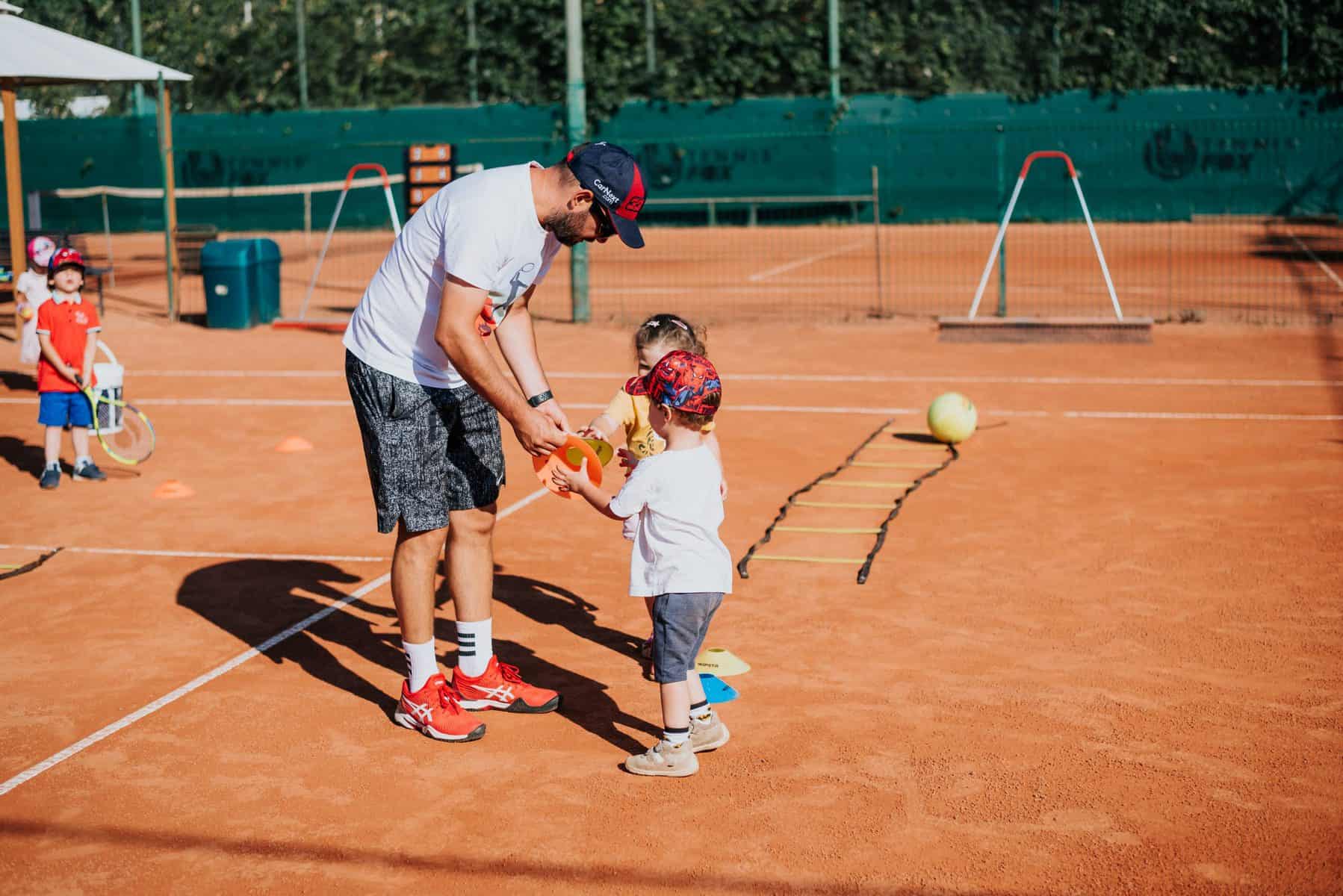 cel mai nou club de tenis din sibiu - la tennis fox înveți să joci ca un profesionist