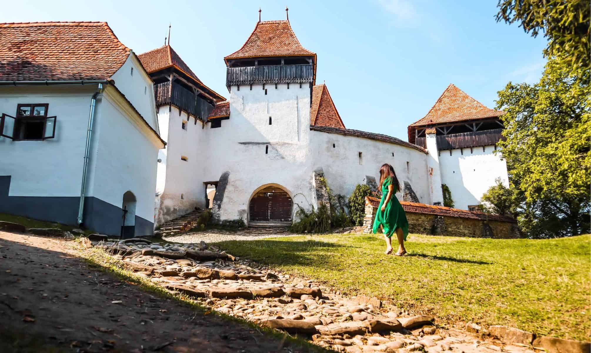 Satele din Transilvania au ajuns destinaţii turistice - În urmă cu 20 de ani aproape nimeni nu le vizita