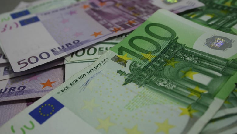 Veste neașteptată primită de o femeie, după ce în urmă cu un an a găsit un plic cu 10.000 de euro într-o biserică