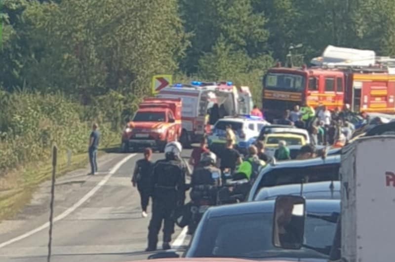 accident pe dn 1 la hula bradului. două femei rănite