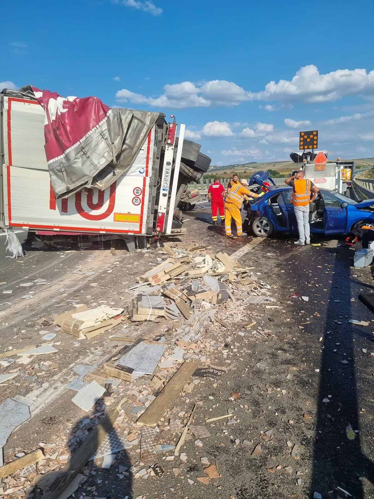 FOTO: Accident cu cinci mașini pe A1 - Trafic blocat la Cunța pe sensul Deva-Sibiu