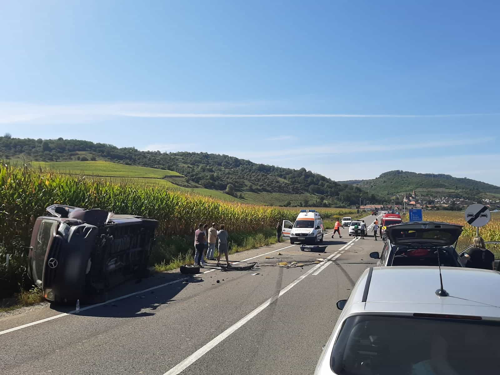 accident la saroș pe târnave - o mașină s-a izbit de un microbuz