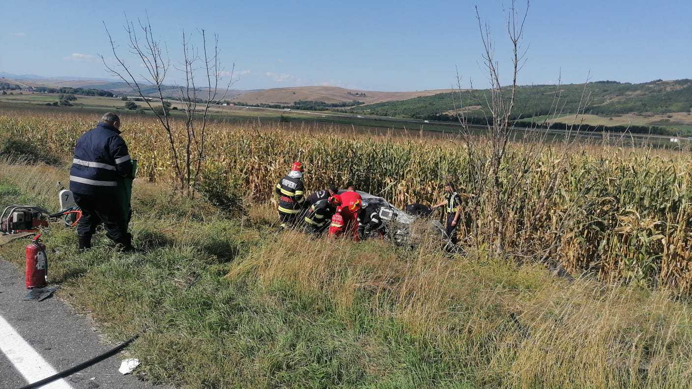 accident la ieșire din miercurea sibiului între un autocar și o mașină - intervine descarcerarea