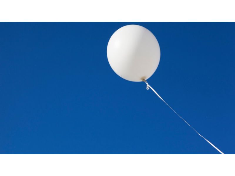 un simplu balon rătăcit a adus pagube de peste un miliard de euro