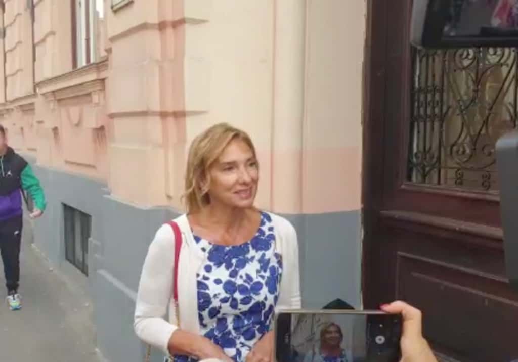 video: carmen iohannis, în prima zi de școală la sibiu - „să nu ne încurce pandemia!”