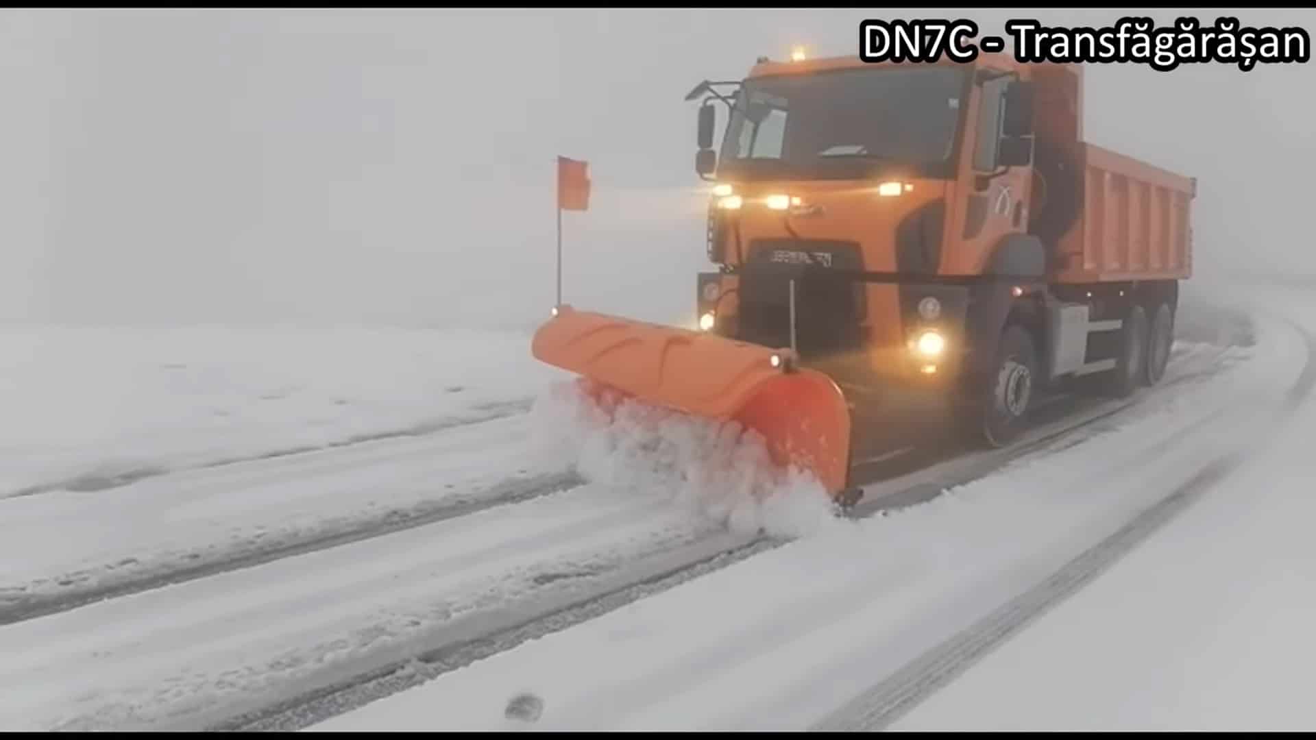 video a nins în munţii făgăraş - pe transfăgărăşan zăpada are 10 centimetri