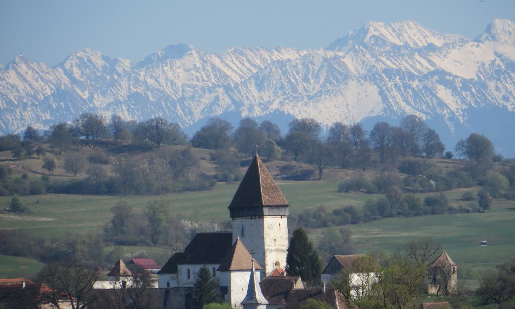 în mijlocul toameni, turiştii sunt aşteptaţi în satele din nordul sibiului cu zacuscă, murături și prăjituri cu prune