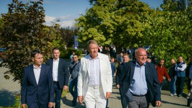 klaus iohannis laudă noul model dacia duster