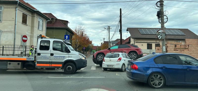 FOTO Accident spectaculos pe Argeșului. O fetiță de nouă ani rănită