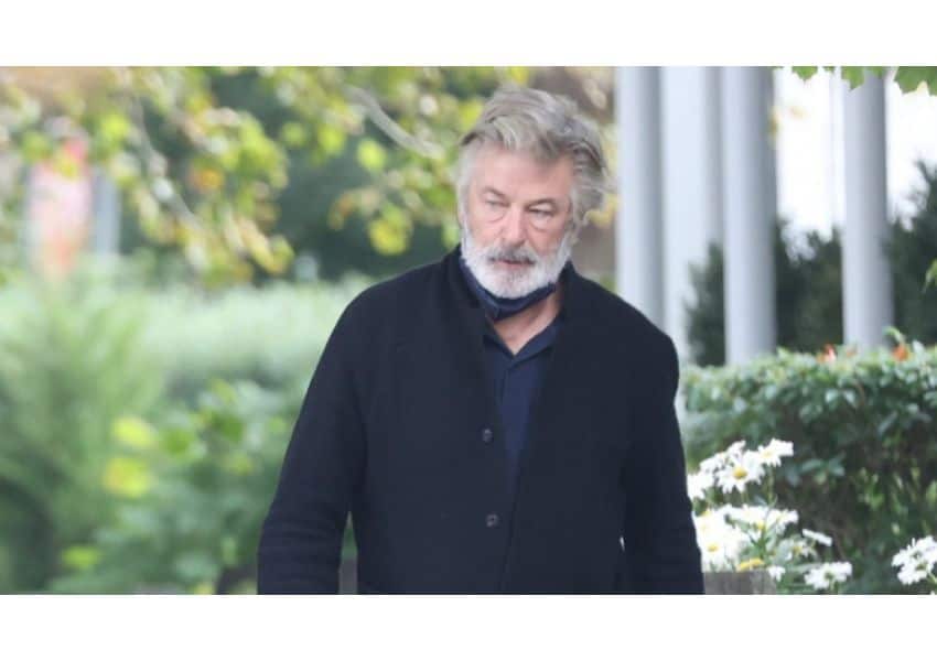 alec baldwin își anulează proiectele și se retrage din viața publică după decesul halynei hutchins