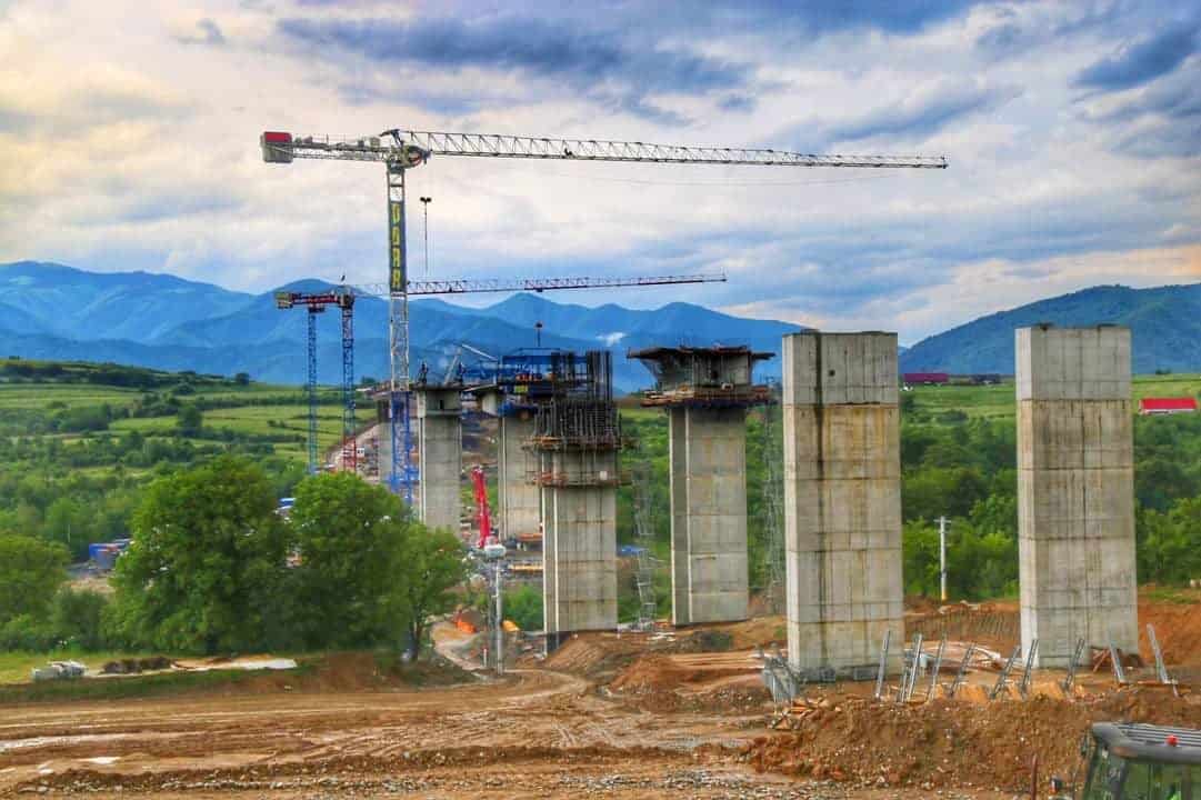 locuitorii din tălmăcel se revoltă - primesc 70 de bani pe metrul pătrat expropriat pentru terenurile de pe autostrada sibiu-piteşti