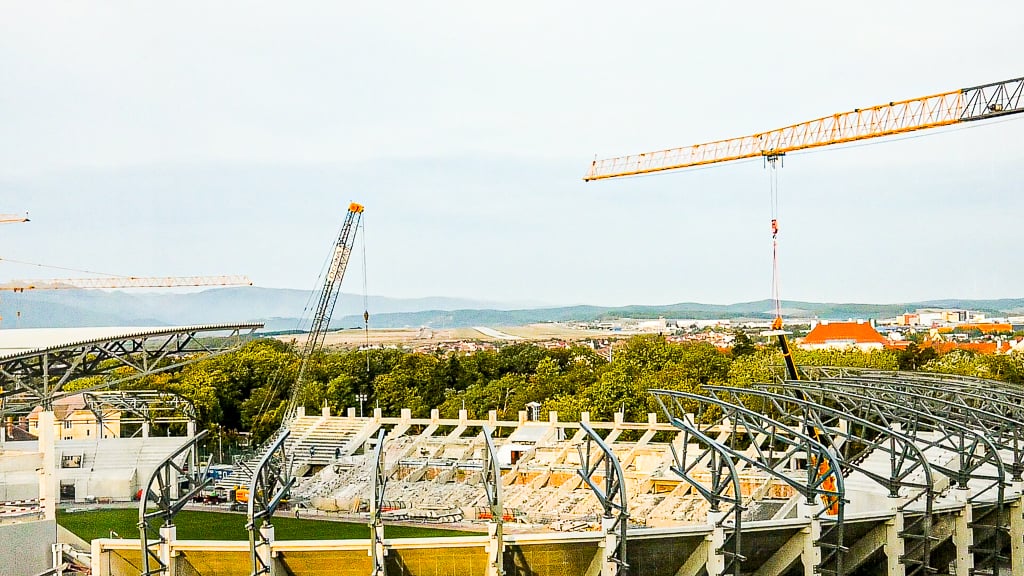 consilier usr către primarul astrid fodor - ”cine este responsabil pentru demolarea tribunei oficiale de pe stadion?”