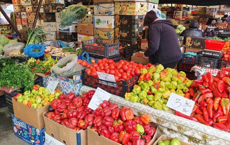 reportaj - goana după gogonele și gogoșari pentru murături în piața cibin – cele mai ”cărnoase”, la mare căutare