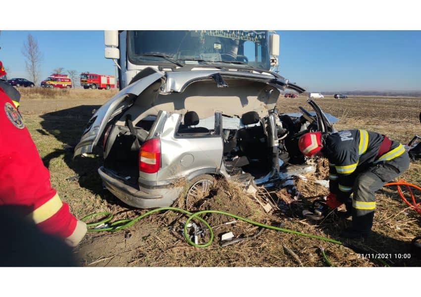 foto - accident grav duminică dimineață - doi copii și un adult au murit