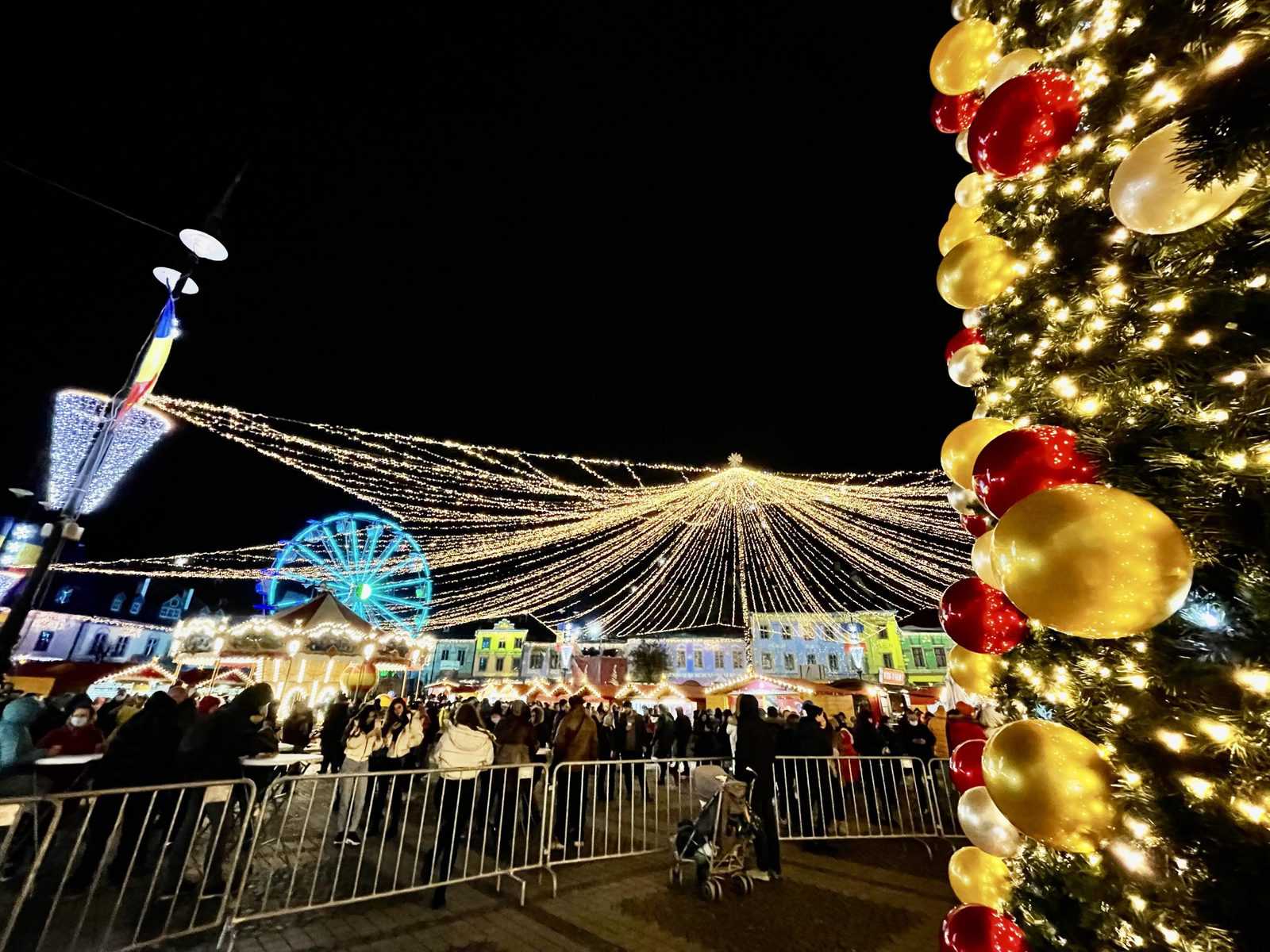 live video: s-au aprins luminile de sărbătoare în centrul sibiului - a început și târgul de crăciun