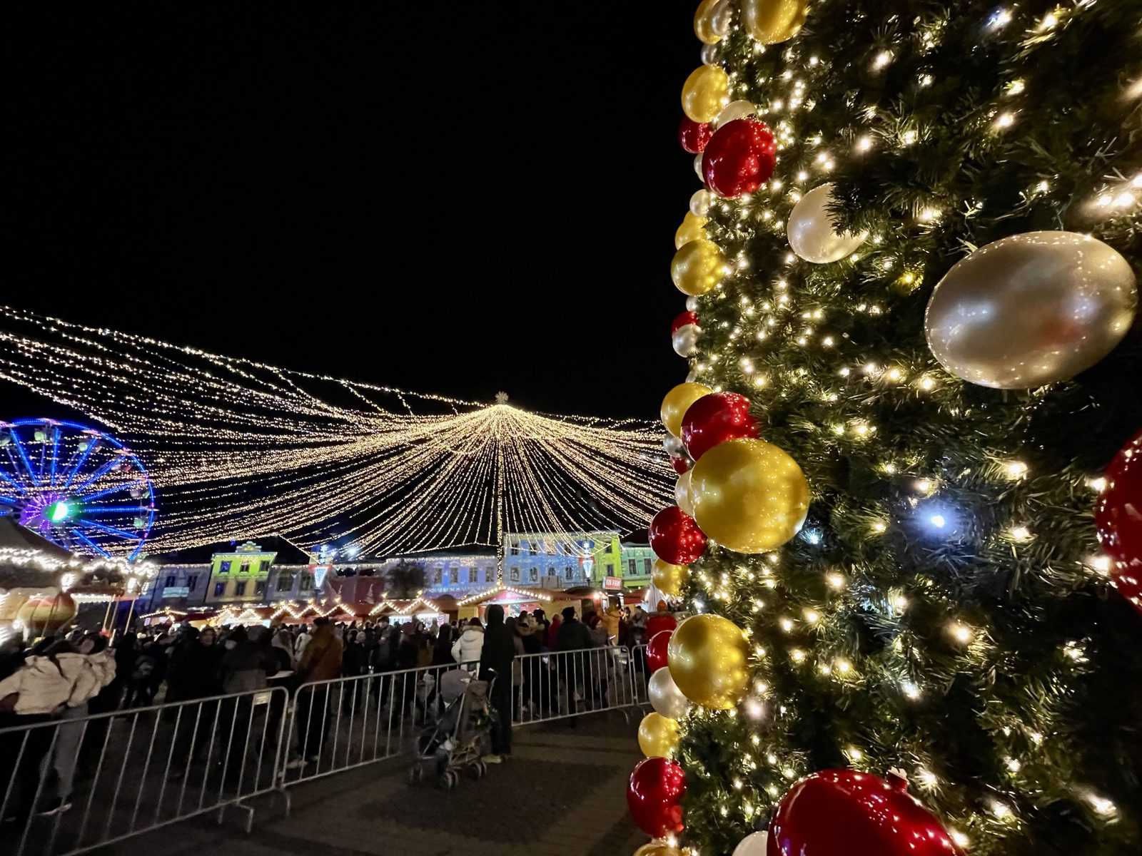 live video: s-au aprins luminile de sărbătoare în centrul sibiului - a început și târgul de crăciun