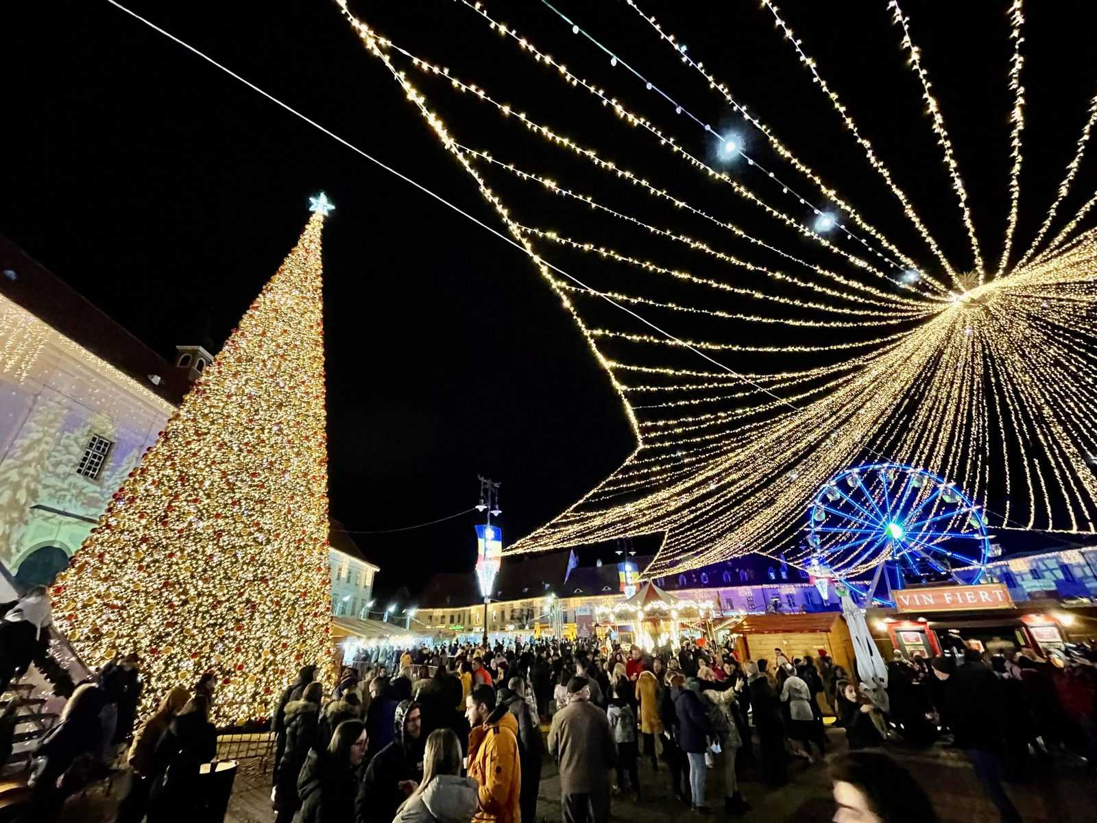 live video: s-au aprins luminile de sărbătoare în centrul sibiului - a început și târgul de crăciun