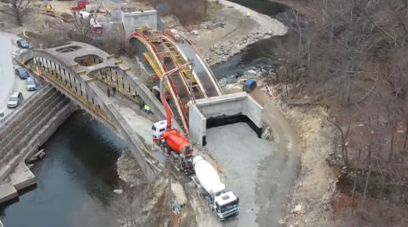 video se construiește primul pod în formă de arc din românia. cum arată construcția