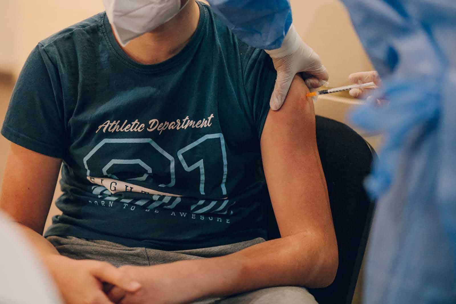 foto - peste 300 de sibieni vaccinaţi în weekend la sala thalia