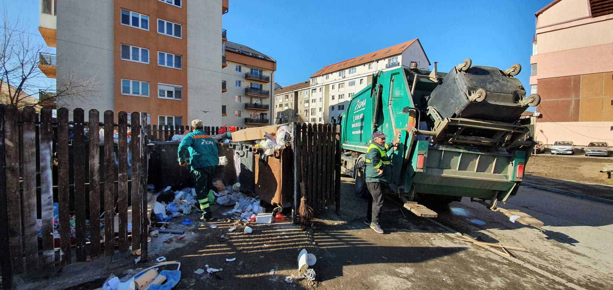 Experiment printre blocuri la Sibiu: Aproape 50% din gunoaiele aruncate de sibieni ar putea fi reciclate