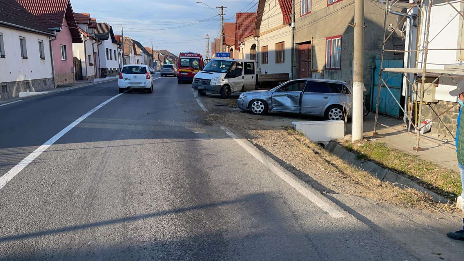 accident la șura mare - un șofer a intrat într-o mașină parcată