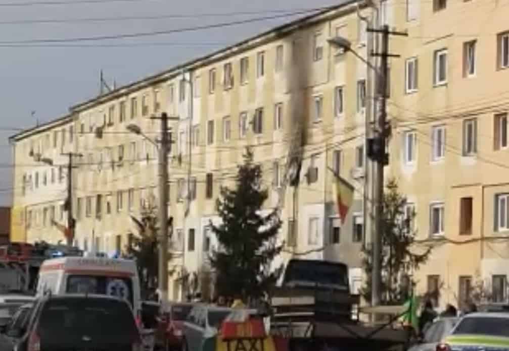 video incendiu într-un apartament din țiglari - doi copii primesc îngrijiri medicale