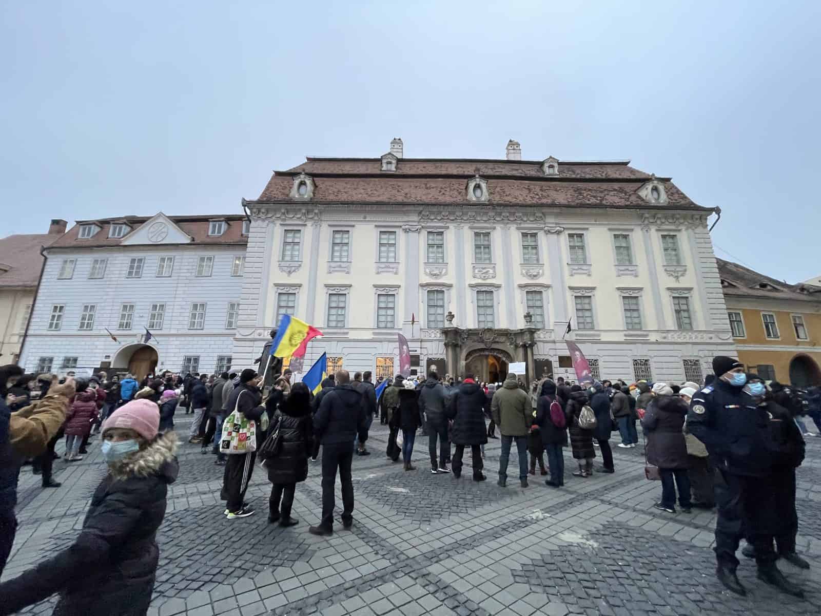 protest sub formă de spectacol în piața mare din sibiu - organizator: „ne vrem viața înapoi”