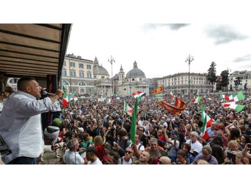 italienii protestează împotriva certificatului verde