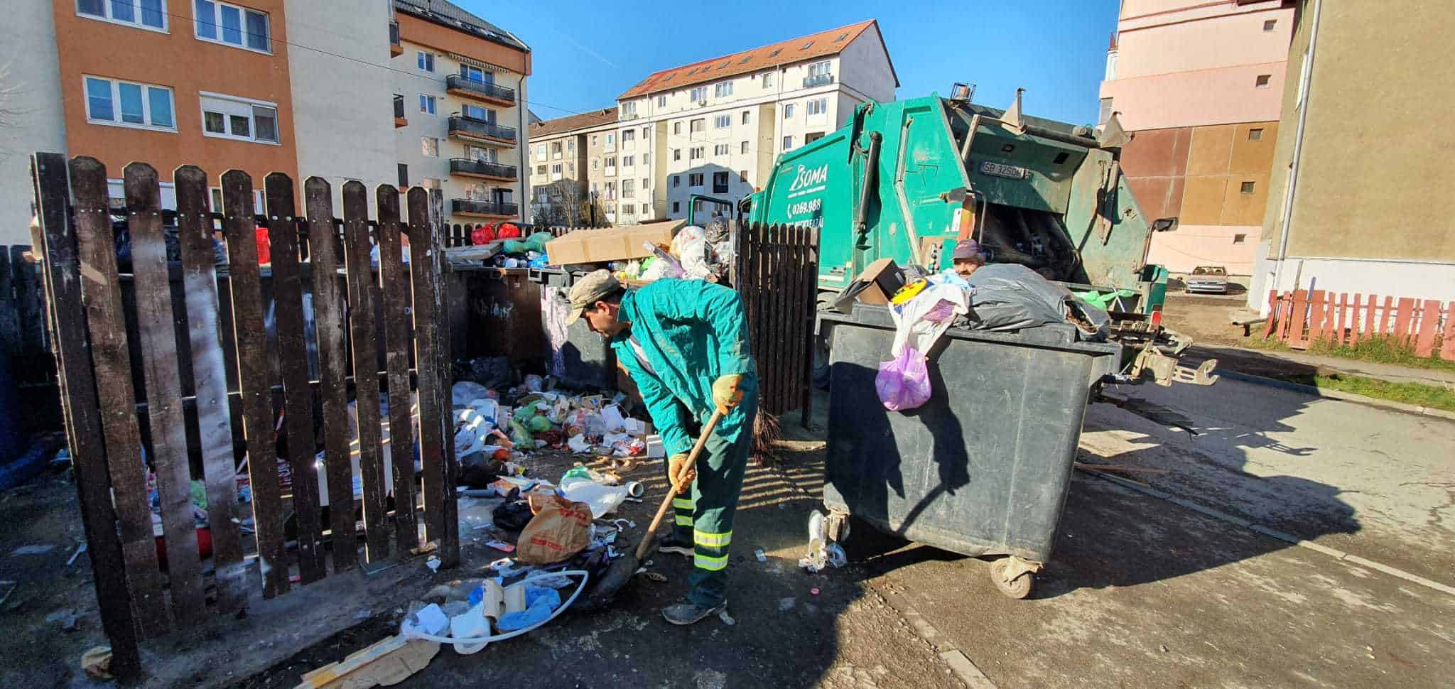 Experiment printre blocuri la Sibiu: Aproape 50% din gunoaiele aruncate de sibieni ar putea fi reciclate