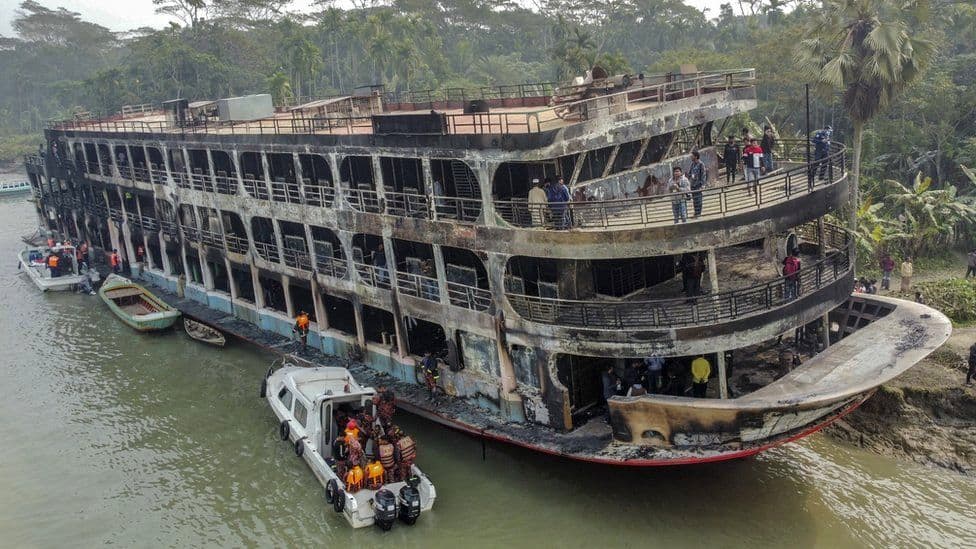 VIDEO Aproape 40 de morţi în urma unui incendiu devastator produs la bordul unui feribot, în Bangladesh