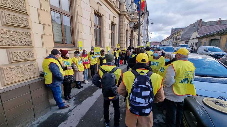 sindicaliștii din educație protestează la bucurești - profesorii amenință cu greva