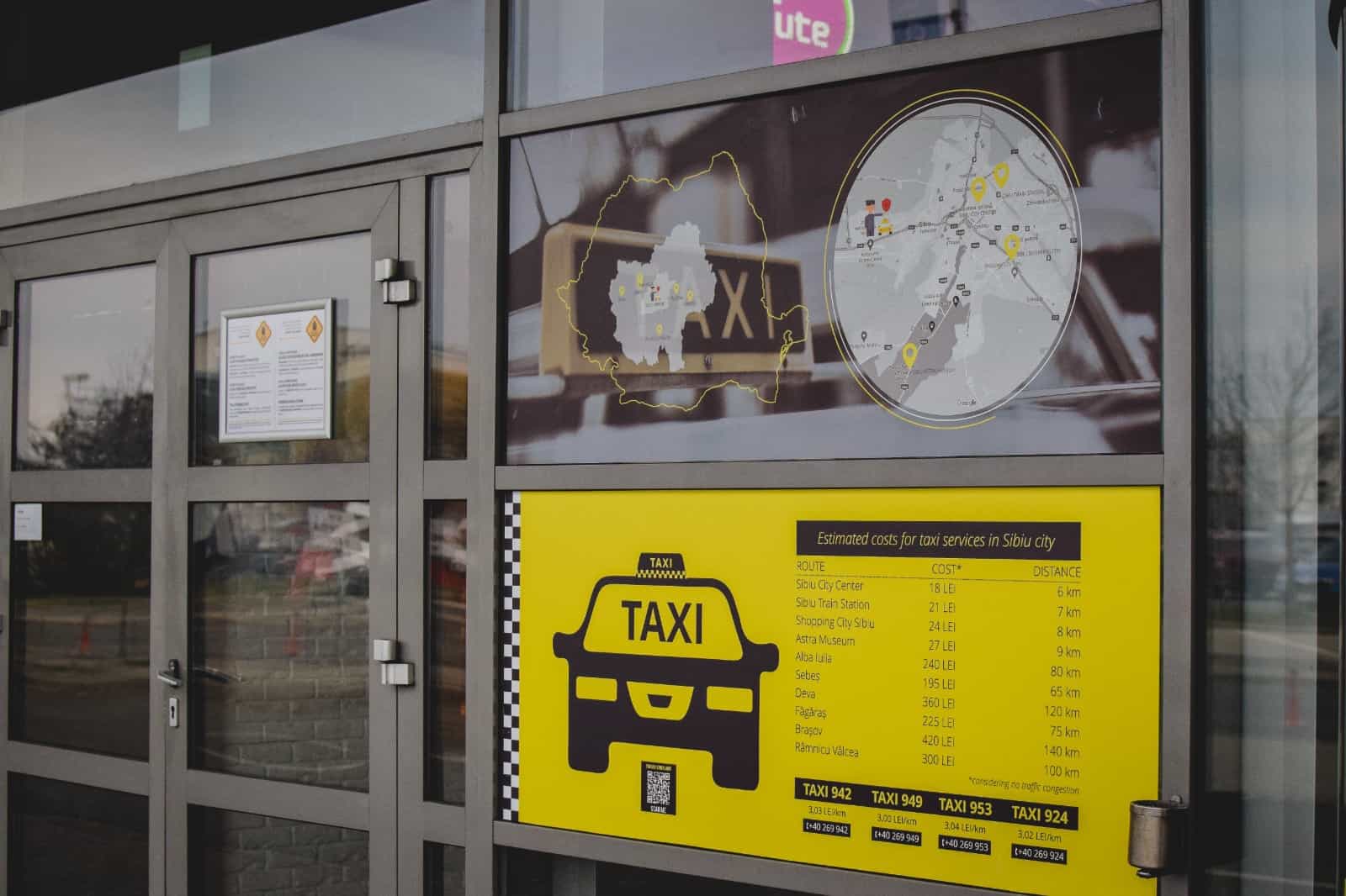 foto panou anti taximetriști “rechin”, la aeroportul sibiu - pasagerii încurajați să reclame neregulile