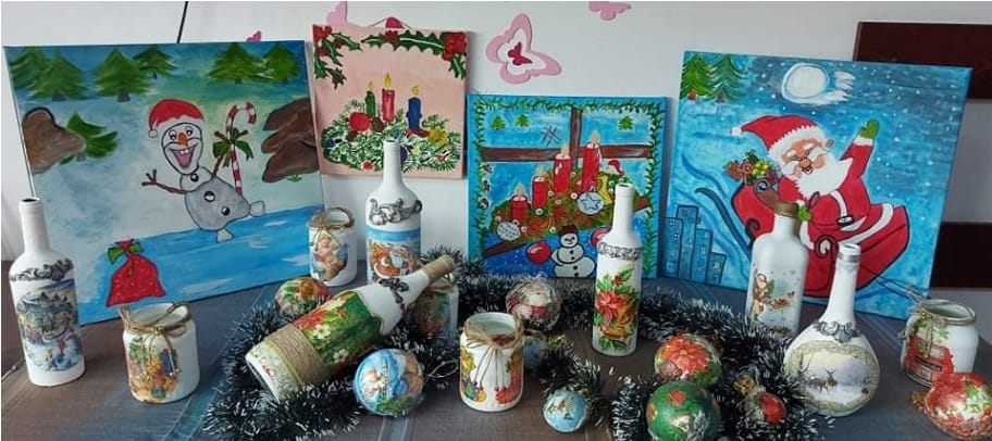 Ornamente de sărbători la Bazarul de Crăciun al DGASPC Sibiu