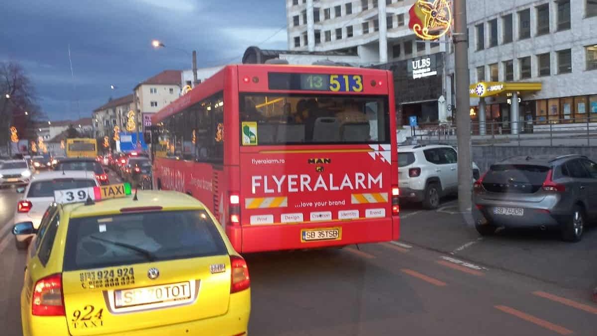 Ai văzut autobuzele roșii din Sibiu? Află povestea lor!