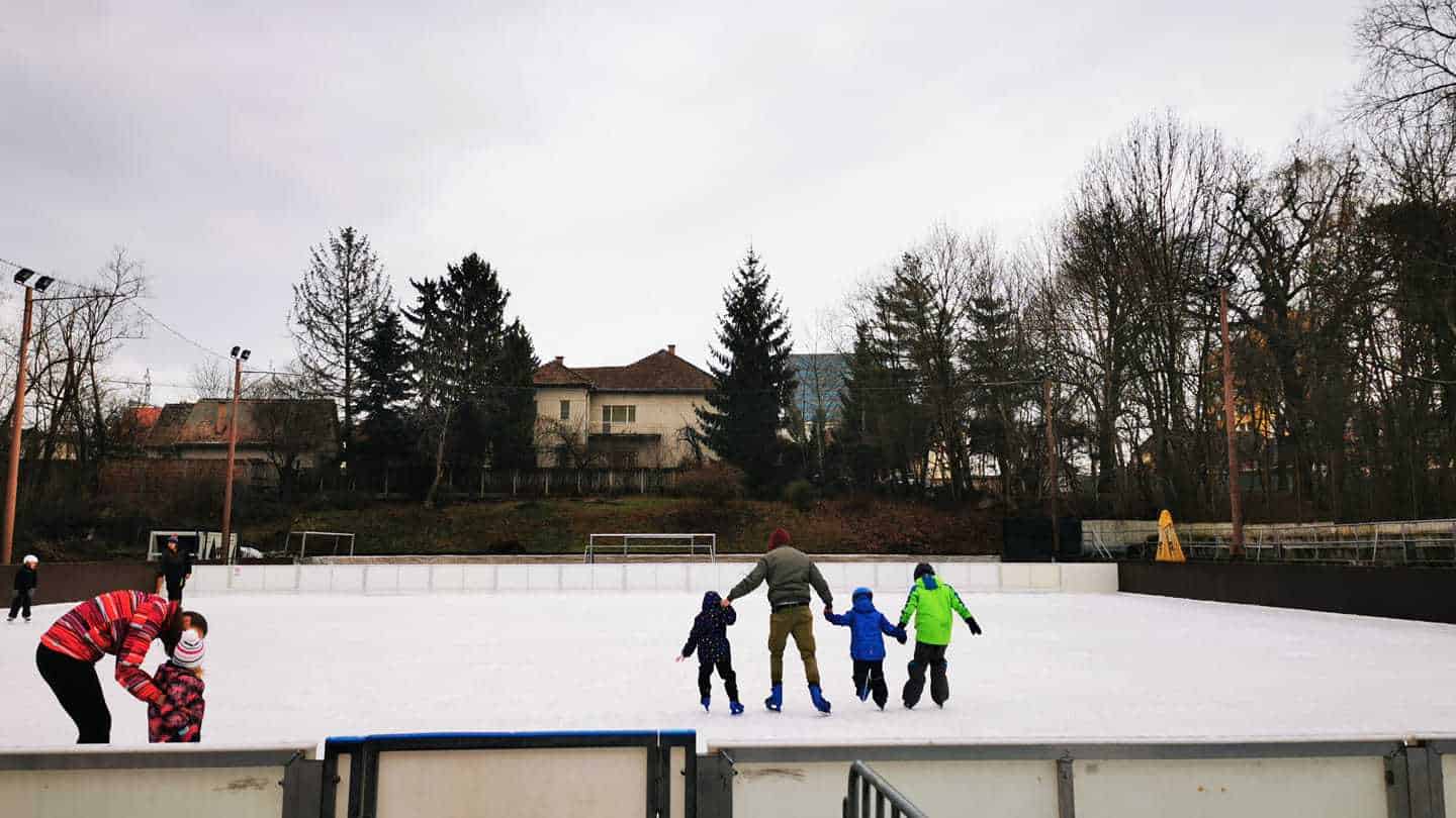 recomandări de weekend - se deschide patinoarul din sub arini - filme bune la cinegold - la păltiniș, posibil să schiem