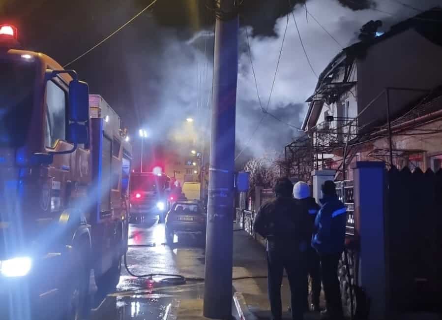 casă în flăcări pe strada arcului din sibiu