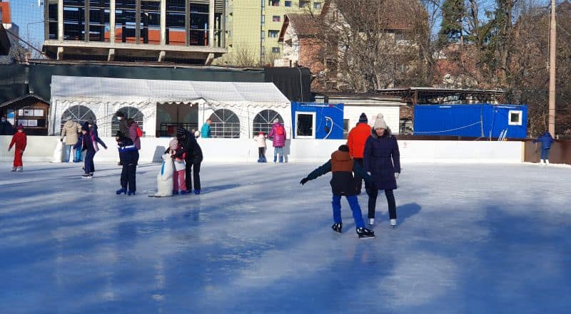 patinoarul din sub arini s-a închis. mai puteți merge să patinați la cisnădie și mediaș