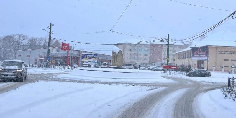 video foto cisnădia sub zăpadă - drumul către cisnădioara aproape impracticabil