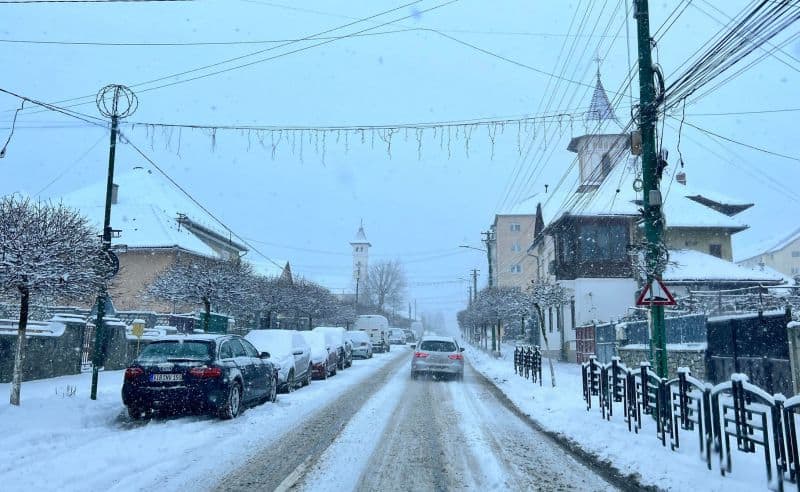 video foto cisnădia sub zăpadă - drumul către cisnădioara aproape impracticabil