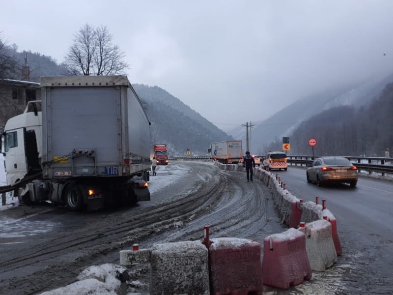 un tir blochează drumul între sibiu și vâlcea