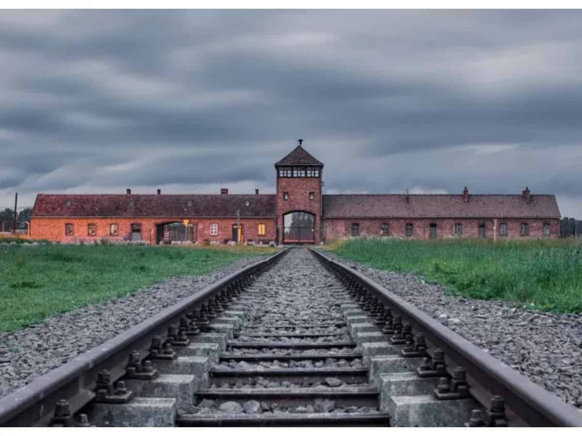 turistă arestată la auschwitz - a făcut o fotografie într-o zonă interzisă