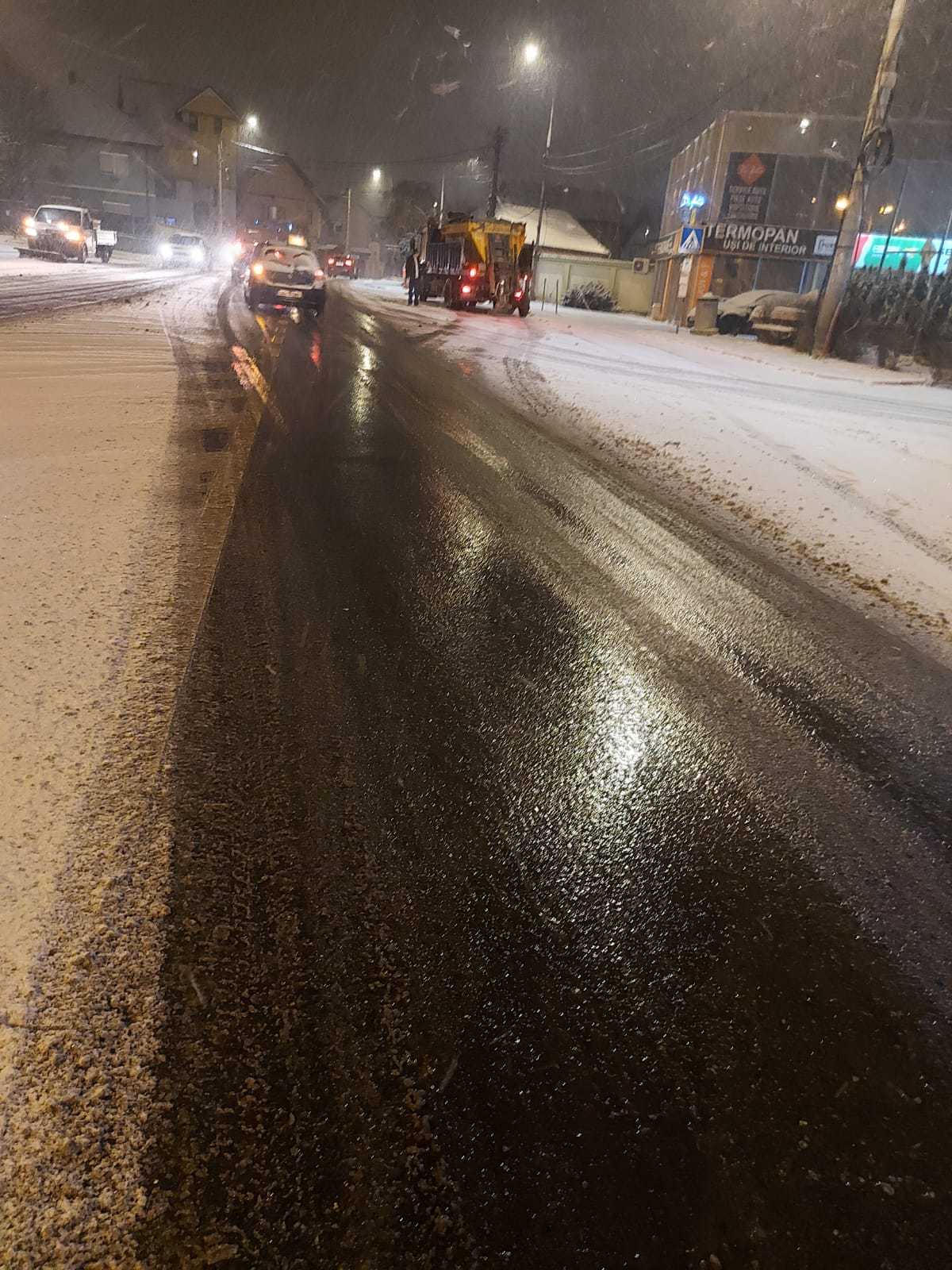 FOTO: Deszăpezirea la Sibiu - Primăria spune că se intervine cu zece utilaje în teren