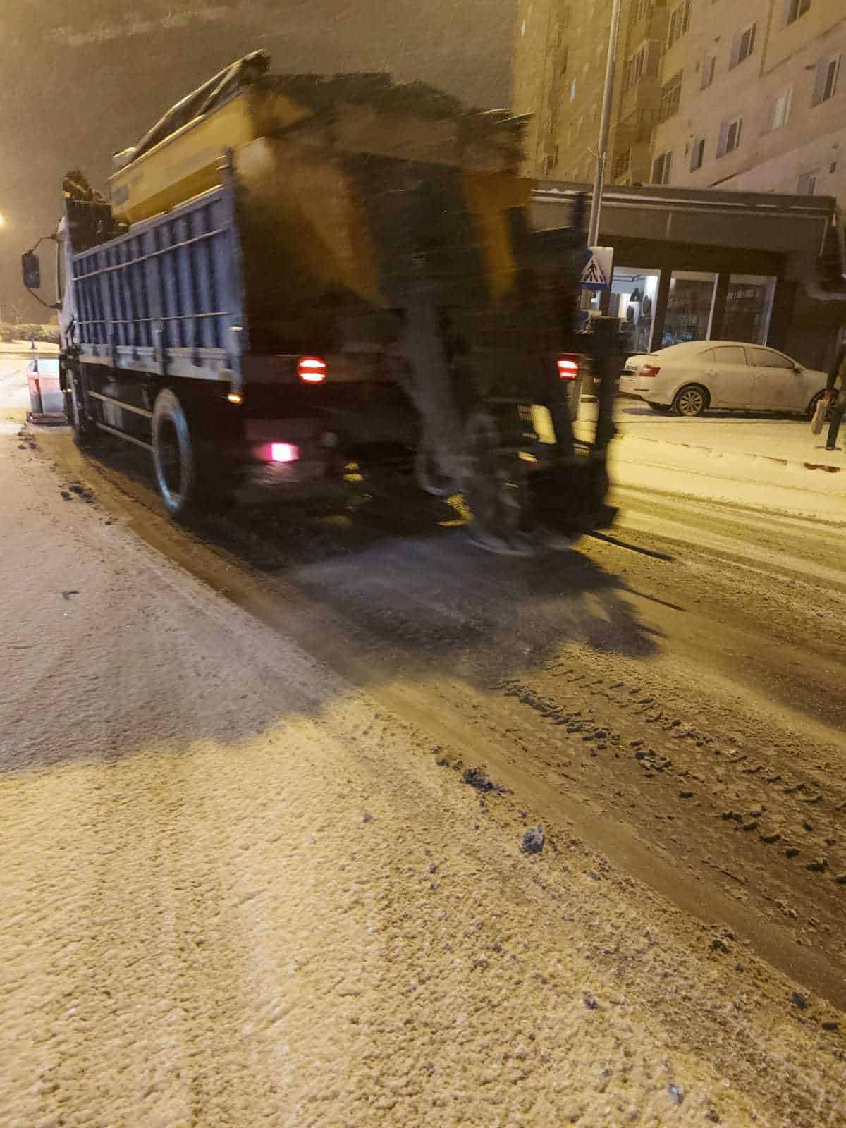 FOTO: Deszăpezirea la Sibiu - Primăria spune că se intervine cu zece utilaje în teren