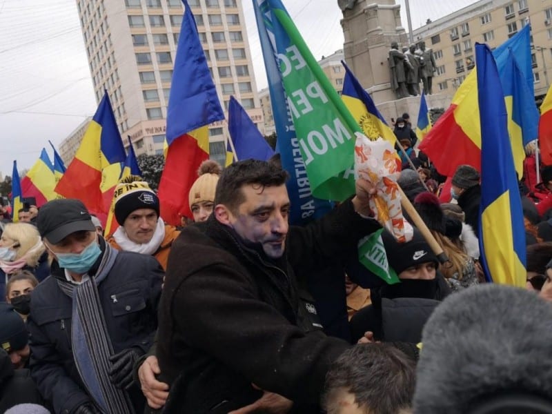 foto video george simion, atacat cu cerneală în timpul unei manifestaţii