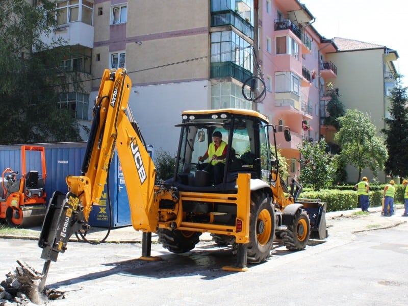 apă canal angajează un instalator și un inginer