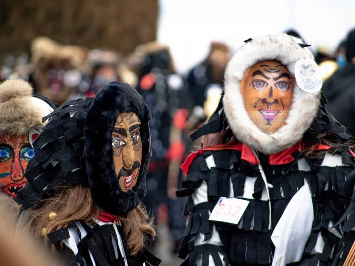 video foto - ”fuga lolelor” a animat din nou agnita - spectacol stradal unic în românia