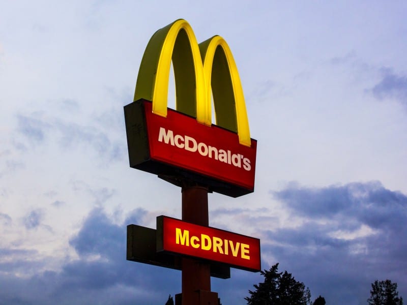 o criptomonedă a crescut cu aproape 300.000 la sută după o glumă făcută de mcdonald's