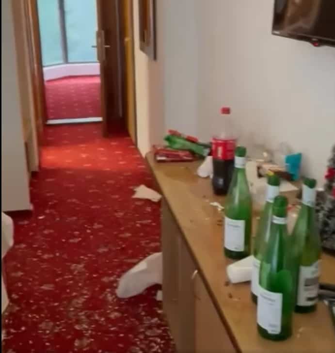 video o cameră de hotel din slănic moldova a fost distrusă de mai mulți turiști